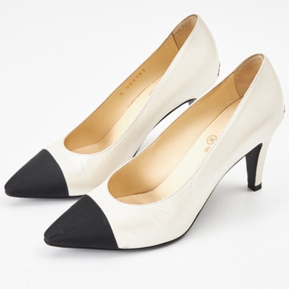 Bruno Magli size 8.5 White Leather Black Patent Cap Toe Pointed Pumps Heels EUC‎